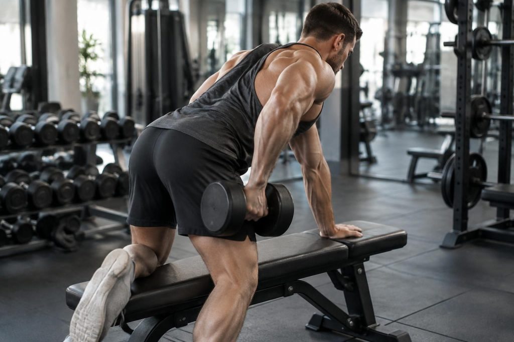 découvrez les meilleurs exercices de dos avec haltères et les techniques à privilégier pour renforcer vos muscles et développer un dos équilibré.